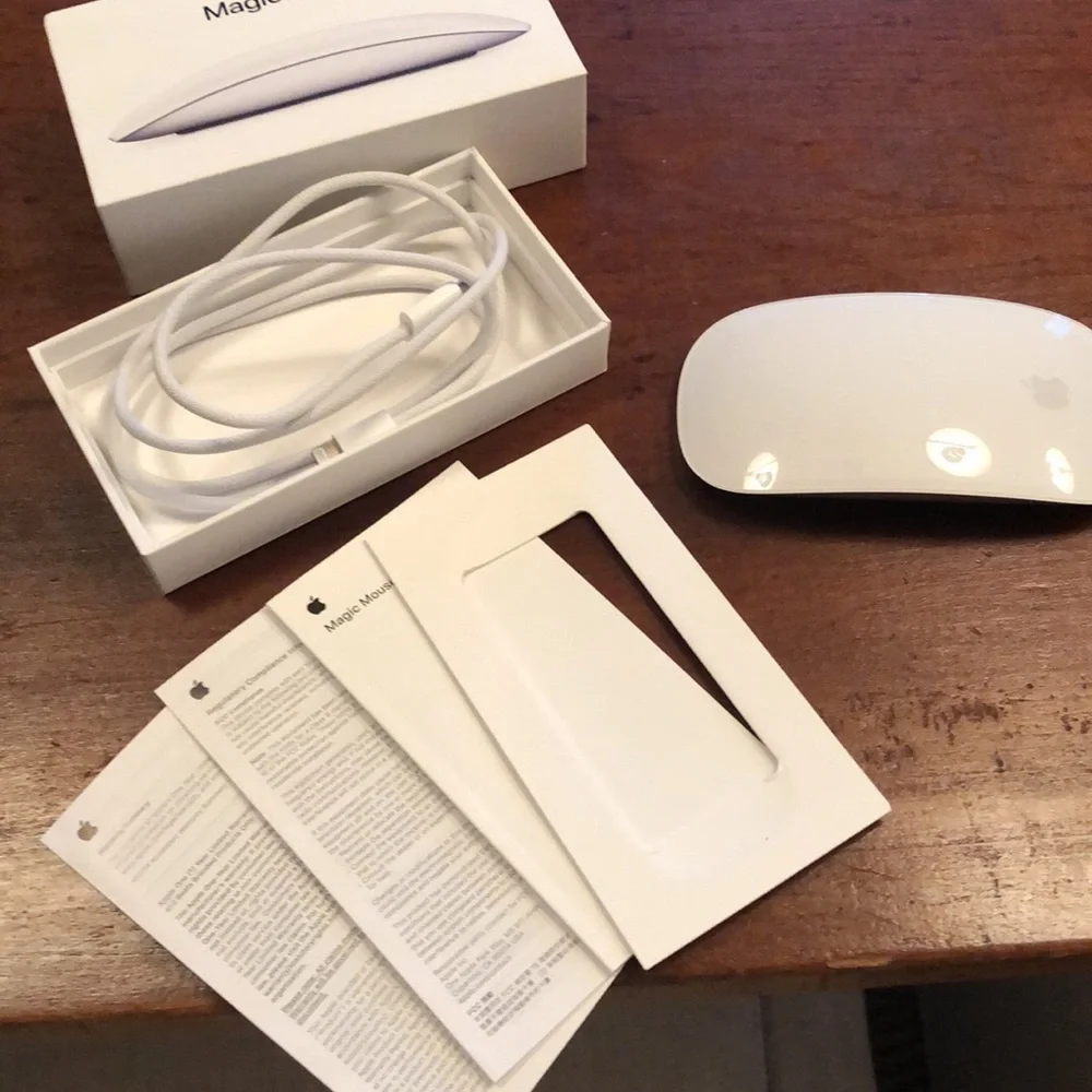 Apple Magic Mouse - Elegant White Finish